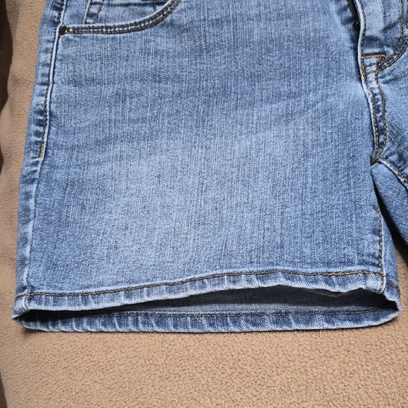 Apt. 9 Women's Classic Blue Jean Shorts - Picture 7 of 12